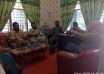 Berkoordinasi Dengan Staf Kelurahan, Personel Kodim 0208/Asahan Data Warga Penerima Bantuan Covid-19