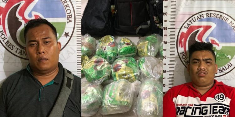 Bawa 15 Kilo Sabu Oknum Polisi dan Warga Negara Malaysia Diamankan di Jalan HOS Cokro Aminoto Bawa 15 Kilo Sabu Oknum Polisi dan Warga Negara Malaysia Diamankan di Jalan HOS Cokro Aminoto