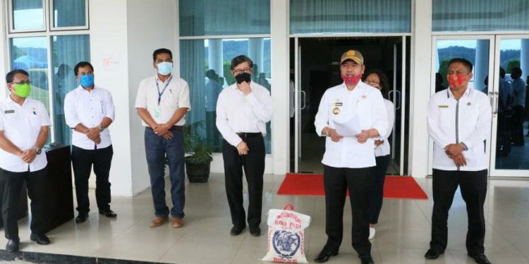 Pemkab Taput Terima Bantuan 3 Ton Beras dari PT TPL