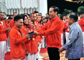 Presiden Jokowi Serahkan Bonus Atlet Asian Games 2018