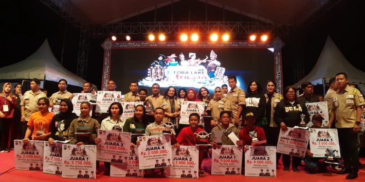 Evivania Siahaan, Perenang Putri asal Siantar Juara di Danau Toba