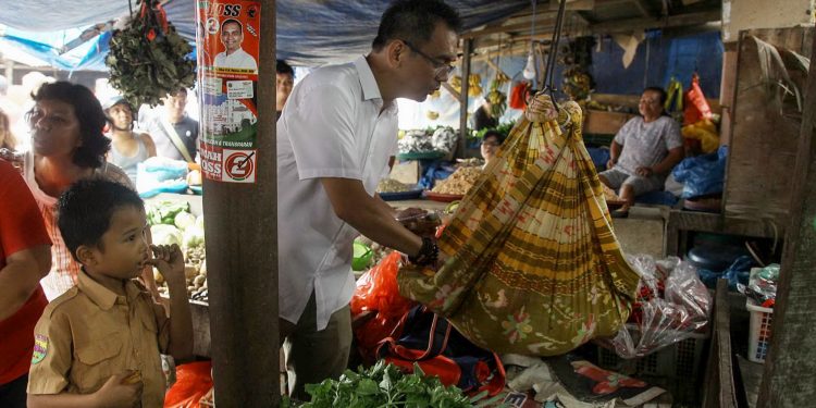 Sihar Sapa Pedagang Rempah yang Bawa Bayinya Jualan di Pasar