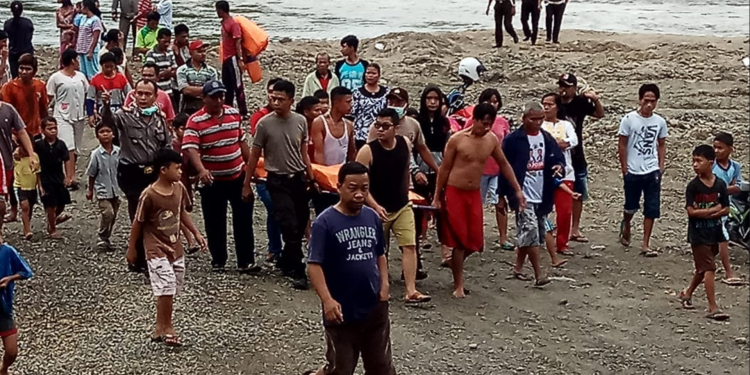 Suasana Mistis Terjadi di Salah Satu Rumah Diduga Korban Hilang di Perairan Danau Toba Suasana Mistis Terjadi di Salah Satu Rumah Diduga Korban Hilang di Perairan Danau Toba