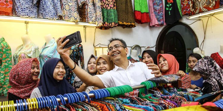 Setahun Menanti Pemerintah, Pedagang Pasar Taviv Mengadu Ke Sihar Sitorus