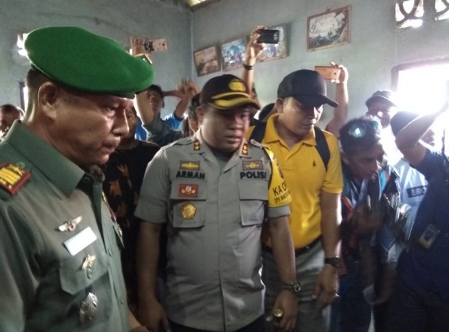 Kerabat Keluarga Jefri Simare-mare "Mangandungi" saat Jenazah di Rumah Duka