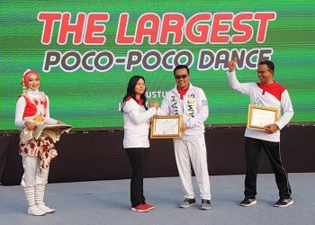 Livi Zheng Terima Penghargaan dalam Guinness World Record The Largest Poco-poco 2018