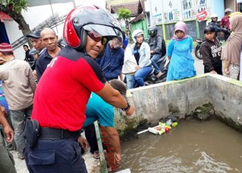 Bayi Dibuang Di saluran Irigasi. Pelaku Ternyata Ibunya yang Berstataus Mahasiswi. Ini Videonya...