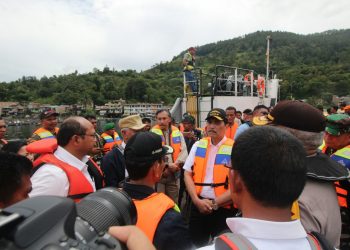 Di Depan Keluarga Korban KM Sinar Bangun, Luhut Panjaitan Adu Mulut Dengan Ratna Sarumpaet