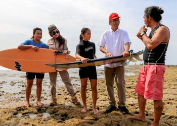 Berkunjung ke Pulau Nias, ini Cerita Sihar dan Istri dari Pantai Sorake...