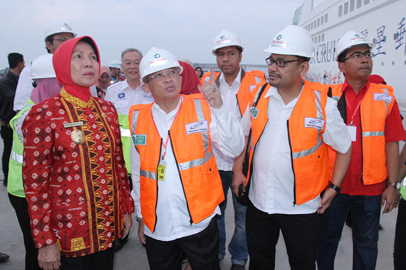 Datang ke Danau Toba, 600 Wisatawan Turun dari Kapal Pesiar Cruise Superstar Libra