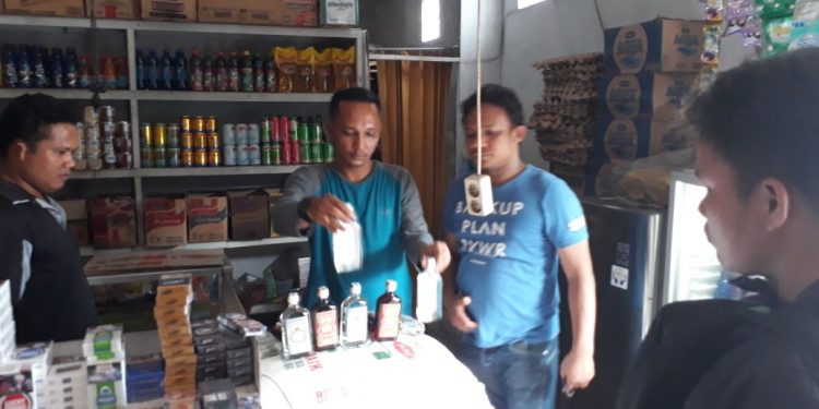 Cegah Peredaran Miras Oplosan, Polsek Medan Helvetia Gelar Razia