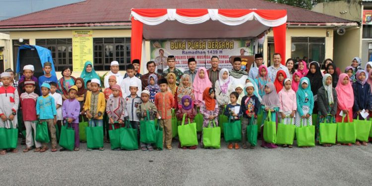 Gelar Buka Puasa Bersama, Polres Dairi Santuni Anak Yatim Gelar Buka Puasa Bersama, Polres Dairi Santuni Anak Yatim