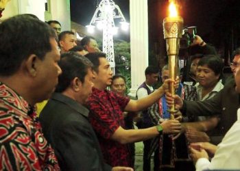 Walikota Pematangsiantar Sambut Obor Paskah Nasional 2018 dari Minahasa