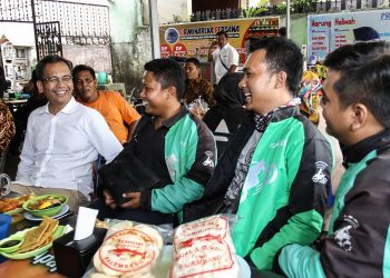Bertemu di Warung, Pengemudi Ojek Online Curhat ke Sihar Sitorus