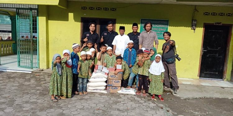 PFI Medan Berbagi dengan Anak Panti Asuhan Al Washliyah PFI Medan Berbagi dengan Anak Panti Asuhan Al Washliyah