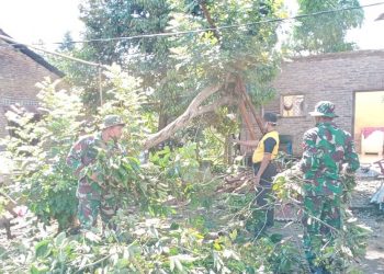 Aksi Tanggap Darurat Prajurit Yonarmed 2/105 KS Bantu Korban Bencana Alam