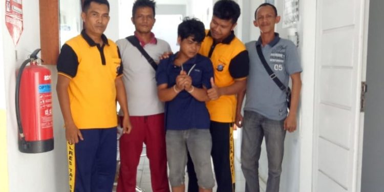 Cabuli Putri Kandungnya, Pendi Rambe Ditembak Sat Reskrim Polres Tapsel Cabuli Putri Kandungnya, Pendi Rambe Ditembak Sat Reskrim Polres Tapsel