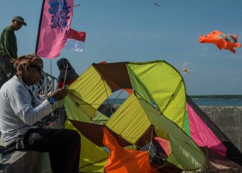 Pelayang dari 6 Negara Ramaikan Rhino Kites Festival di Tanjung Lesung