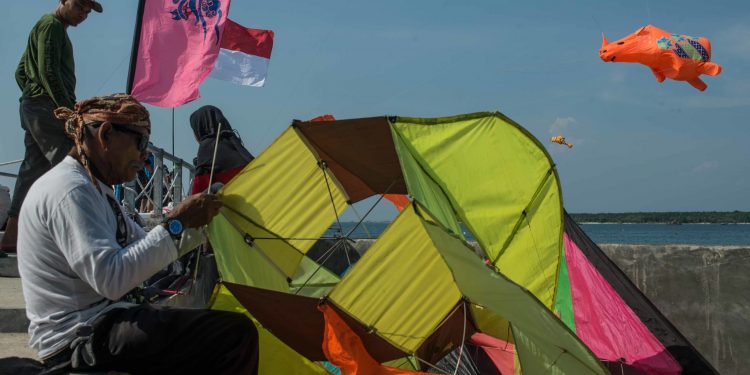 Pelayang dari 6 Negara Ramaikan Rhino Kites Festival di Tanjung Lesung Pelayang dari 6 Negara Ramaikan Rhino Kites Festival di Tanjung Lesung