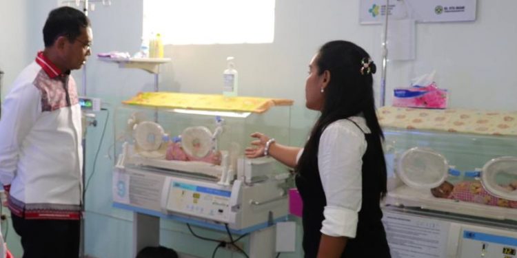 Bayi Kembar Tiga Pasangan Susanto Hutabalian dan Riana Lubis Dirawat Intensif