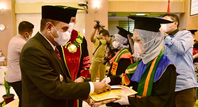 1.307 Mahasiswa Institut Kesehatan Deli Husada Diwisuda, Nurromsyah Nasution dan Putri Tami Ayudistira Raih IPK Teringgi