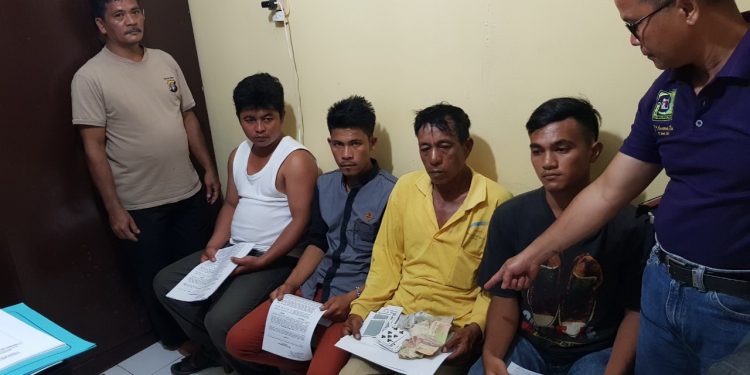 Asik Main Kartu, Empat orang Pria Diringkus