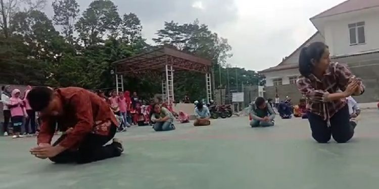 Pelantikan Presiden RI Disambut Tortor Sombah di Siantar