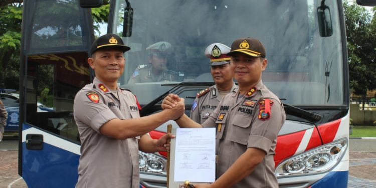 Polres Nias Terima Inventaris Mobil SIM Keliling Polres Nias Terima Inventaris Mobil SIM Keliling