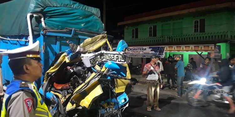 Hindari Pejalan Kaki, Truk Tabrak Truk, Yonri Sinaga Tewas Terjepit