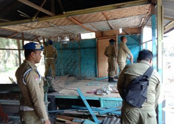 Pemkab Batubara Bongkar Warung di Pinggir Jalinsum