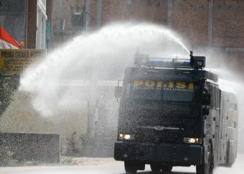 Kapolres Simalungun Pimpin Gerakan Serentak Dan Masiv Penyemprotan Disinfektan 