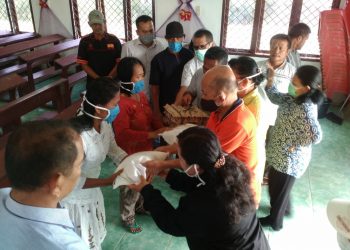 Aksi Paskah GKPS Sapangambei Sirpang Tolu Bagikan Sembako