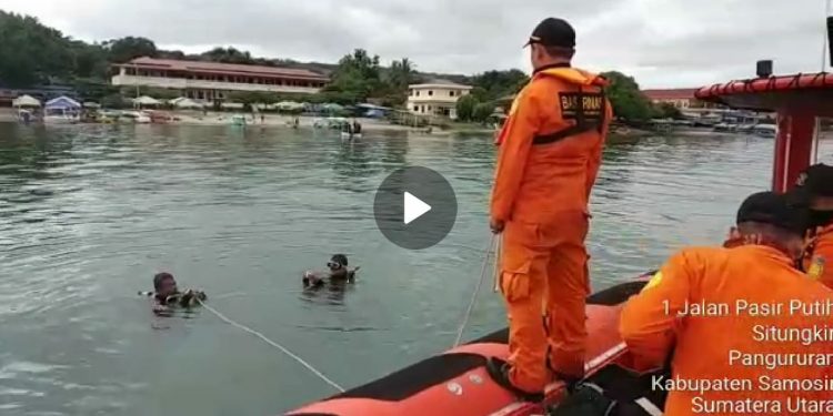 Candra Simbolon, Korban Tenggelam di Danau Toba Ditemukan di Kedalaman 8 Meter Candra Simbolon, Korban Tenggelam di Danau Toba Ditemukan di Kedalaman 8 Meter