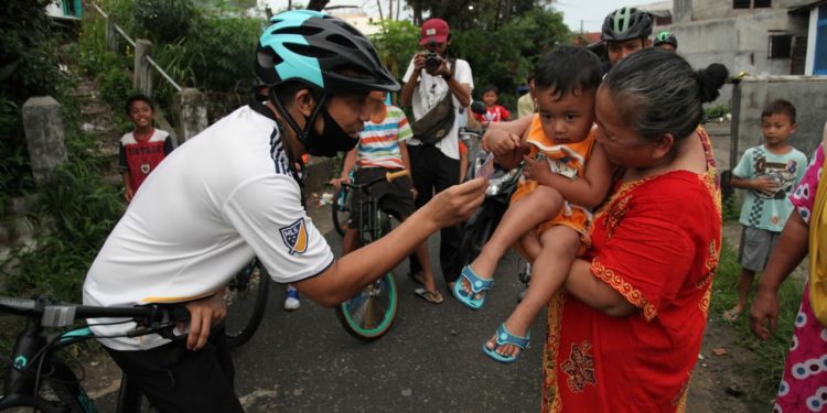 Anak-anak Riang Gembira Bersenda Gurau dengan Walikota Siantar