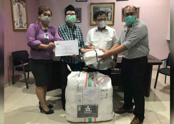 Sofyan Tan Anggota Komisi X DPRI bersama Dekan FK UMI Silaturahmi dan Beri Bantuan APD ke RSVI