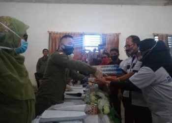 Asner dan Susanti Mendaftar ke KPUD Siantar