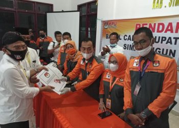 Wagner Damanik - Abidinsyah Saragih Daftar ke KPU Simalungun Jalur Perseorangan