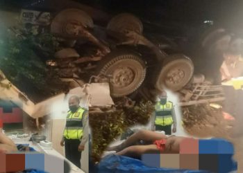 Truk Tronton Terbalik di Jalan Lintas Parapat-Porsea, Supir dan Kernet Tewas Terjepit