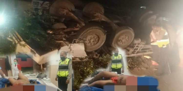 Truk Tronton Terbalik di Jalan Lintas Parapat-Porsea, Supir dan Kernet Tewas Terjepit