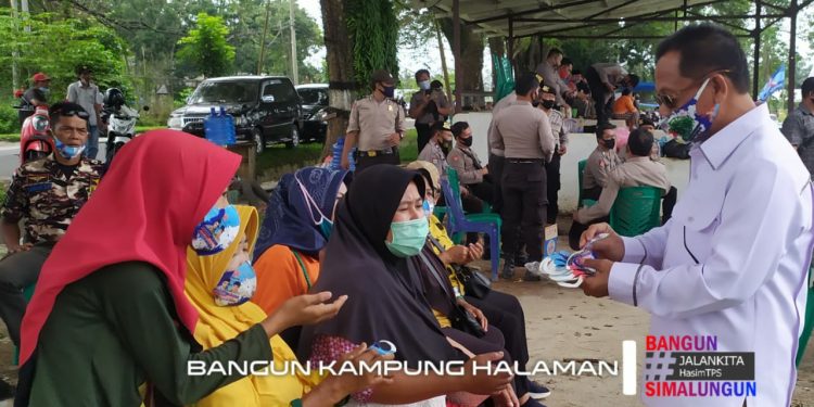 Sebelum Pelantikan Tim Pemenangan, Hasim-TPS Bagikan Masker dan Ingatkan Protokol Kesehatan Sebelum Pelantikan Tim Pemenangan, Hasim-TPS Bagikan Masker dan Ingatkan Protokol Kesehatan