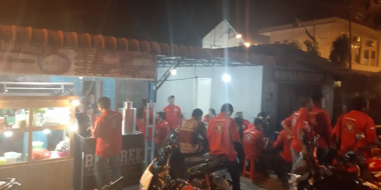 Kejar Mobil Nunggak dari Siantar, Debt Collector Dipukuli Pakai Batu di Ringroad Medan Kejar Mobil Nunggak dari Siantar, Debt Collector Dipukuli Pakai Batu di Ringroad Medan