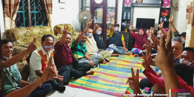 Warga Tanjung Hataran Undang TPS Makan Malam di Rumahnya Warga Tanjung Hataran Undang TPS Makan Malam di Rumahnya