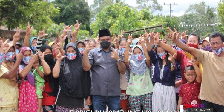 Warga Suka Mulia Semangat Sambut Kedatangan Bang Hasim