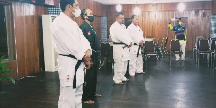 Selamat! Hasim-TPS Terima Sabuk Hitam Penghormatan Karate-Do Tako Indonesia