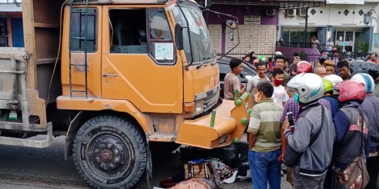 Rem Blong, Truk Fuso Tabrak Pengendara Sepedamotor, Fitri Juliani Tewas