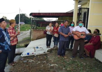 RHS Berikan Rumah Bersertifikat untuk Ahli Waris St AK Saragih, Komponis Lagu Rohani Simalungun
