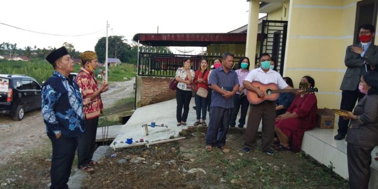 RHS Berikan Rumah Bersertifikat untuk Ahli Waris St AK Saragih, Komponis Lagu Rohani Simalungun RHS Berikan Rumah Bersertifikat untuk Ahli Waris St AK Saragih, Komponis Lagu Rohani Simalungun