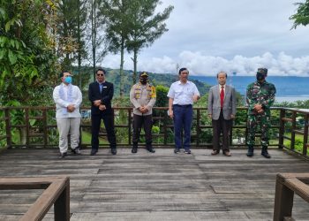 Kapolres Simalungun Sambut Kedatangan Menteri Luhut Binsar Panjaitan dan Duta Besar China di Danau Toba