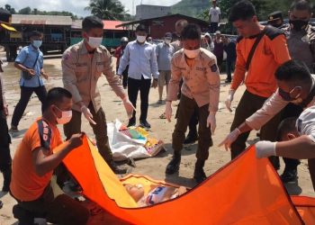 Wanita Remaja Tewas setelah Melompat di Pelabuhan