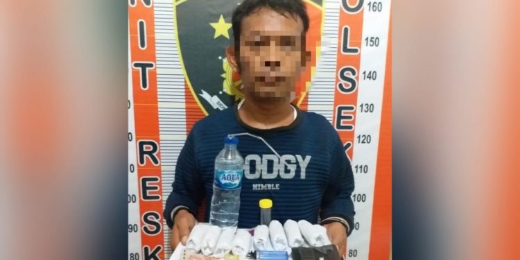 Belum Sempat Pakai Narkoba di Belakang Warung, Pria ini Keburu Digerebek Polisi Belum Sempat Pakai Narkoba di Belakang Warung, Pria ini Keburu Digerebek Polisi